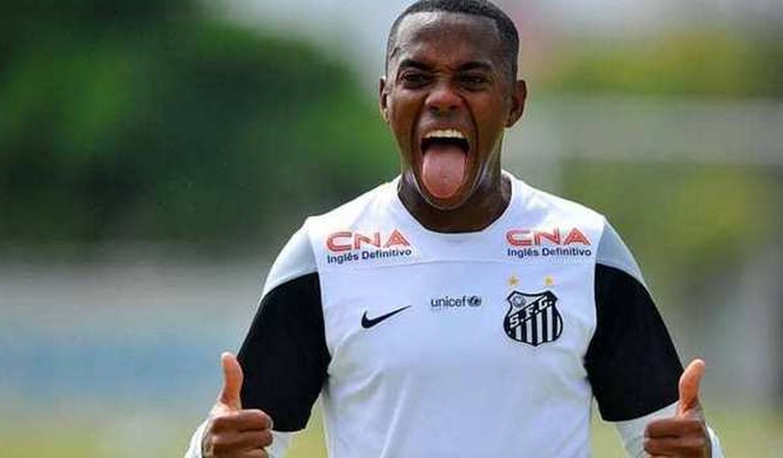 Condenado em 2ª instância por estupro, Robinho tenta impedir conversa de amigo com vítima
