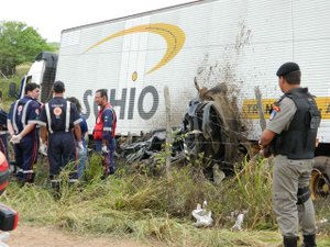 Grave acidente deixa dois mortos na AL-110, na zona rural de Arapiraca