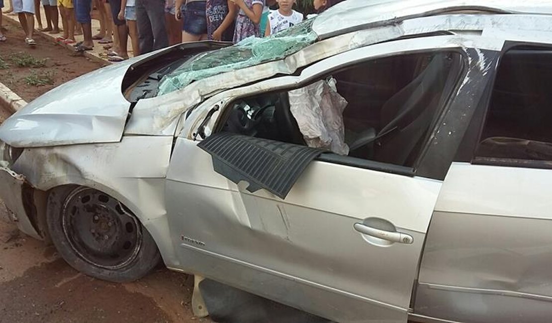 Carro capota em São Luís do Quitunde e um homem fica ferido
