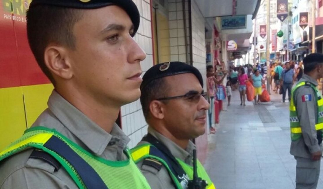Cerca de 70 militares iniciam policiamento nos centros comerciais de Maceió 