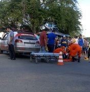 Colisão entre carro e moto deixa pessoa ferida em cruzamento de Arapiraca