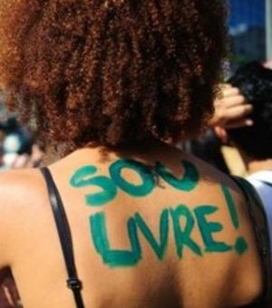 “Chega de Fiu fiu”: proposta multa autores de cantadas em Curitiba