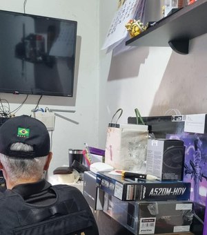 Homem é preso após PF encontrar pornografia infantil no computador dele em Maceió