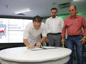 Renan assina convênio de apoio aos catadores de materiais recicláveis de Arapiraca