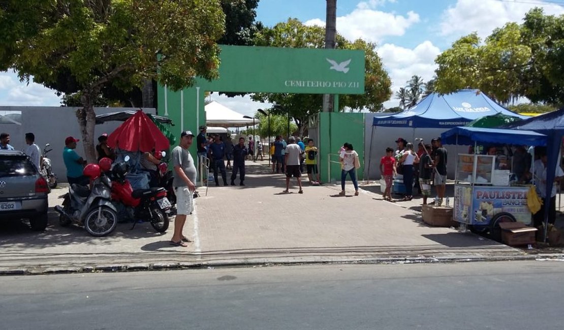 Ambulantes de Arapiraca que desejarem comercializar produtos no Dia de Finados devem realizar cadastro na prefeitura