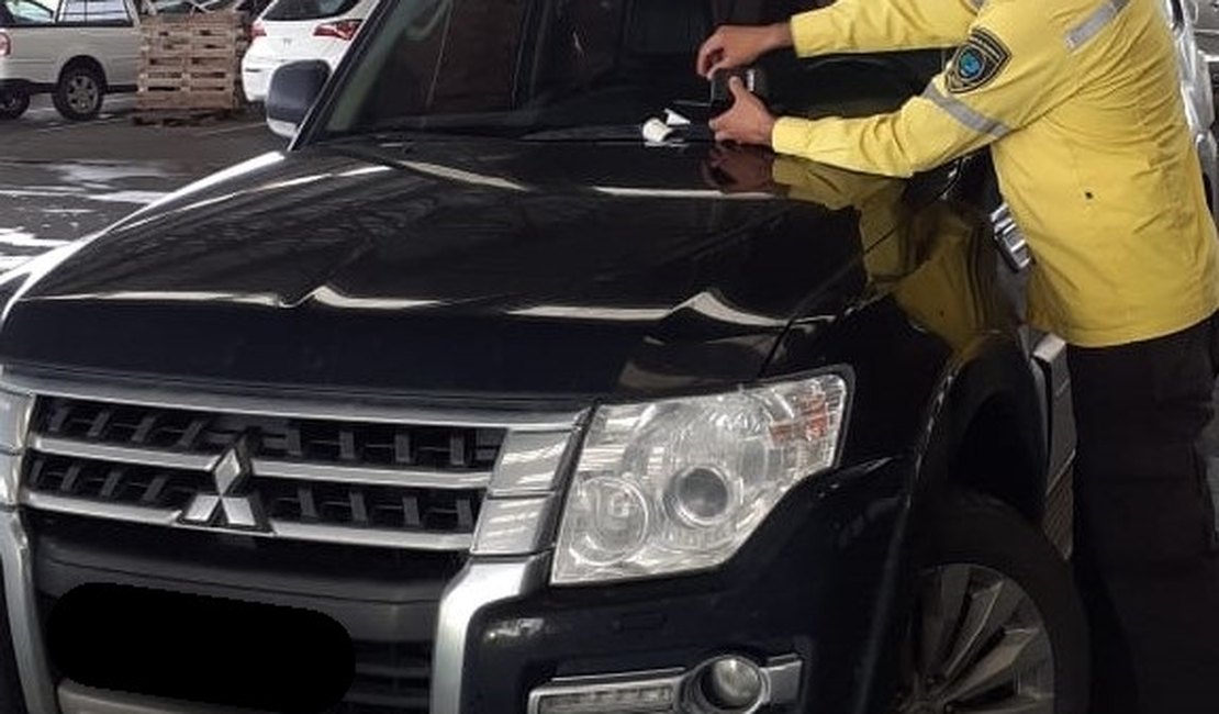 Motoristas são flagrados estacionando em vagas prioritárias em Maceió