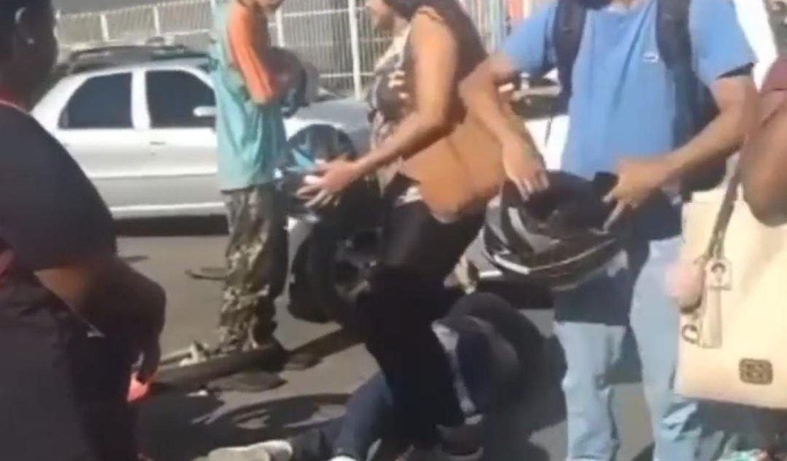 Acidente de trânsito deixa pessoa ferida em frente ao Ginásio Arivaldo Maia