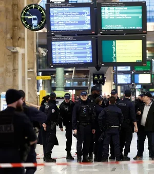 Homem com faca deixa seis pessoas feridas em estação de trem de Paris