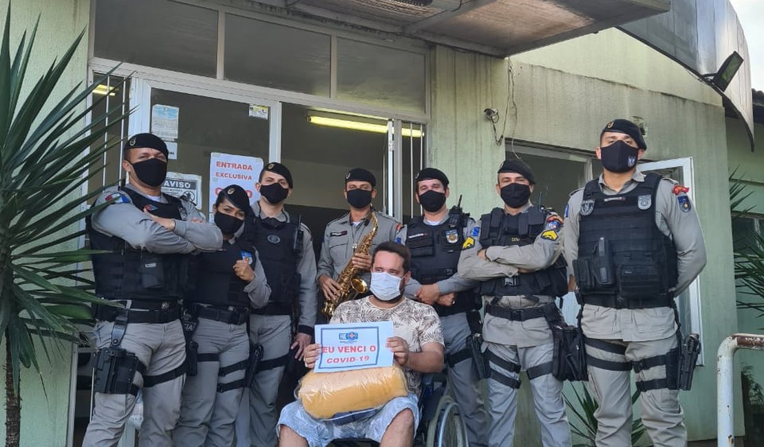 [Vídeo] Sargento do 3°BPM é curado da Covid-19 e recebe alta de hospital em Arapiraca