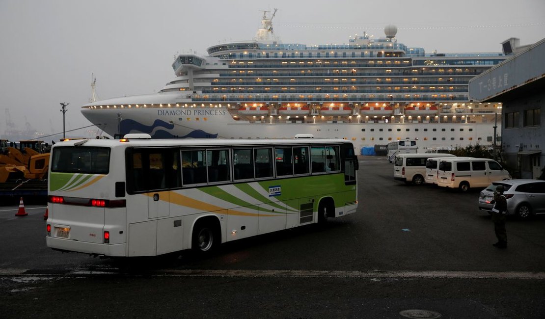 Passageiros de navio no Japão poderão desembarcar a partir de amanhã