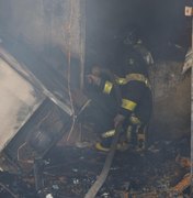 Incêndio deixa idosa e criança de nove anos feridas na periferia de Maceió