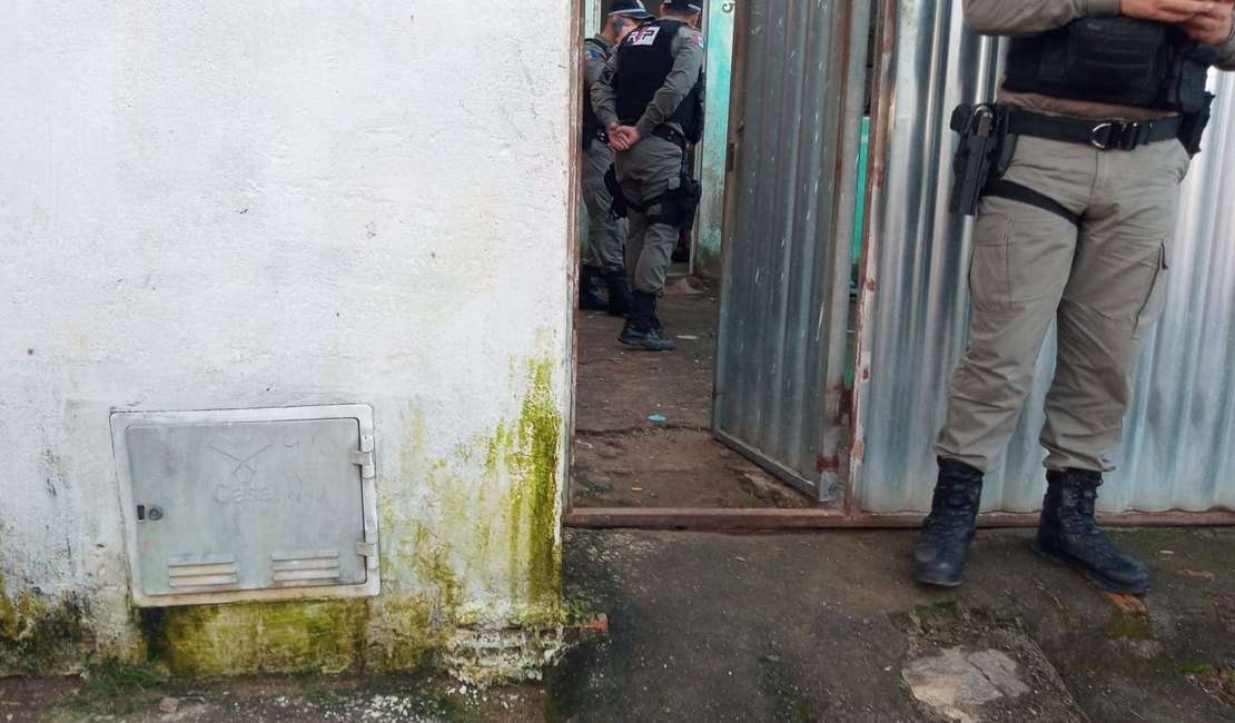 [Vídeo] Homem é encontrado morto dentro de residência em Arapiraca
