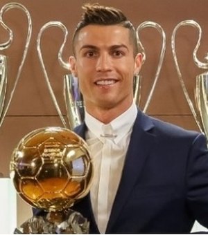 Cristiano Ronaldo vence a Bola de Ouro da France Football