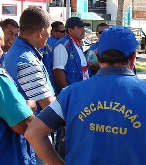 SMCCU realiza ação para retirada de material publicitário irregular de vias públicas