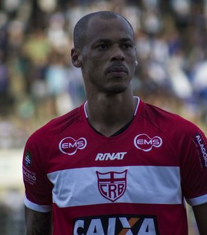 Zagueiro Anderson Conceição recebe o terceiro amarelo e desfalca o CRB contra o Guarani