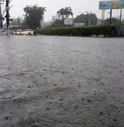 Chuvas em Maceió devem continuar nesta segunda-feira (23), diz Semarh