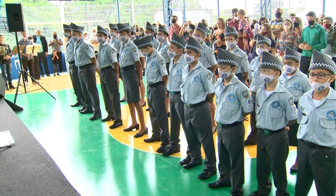 MEC prevê adesão de 54 escolas ao modelo cívico-militar em 2021