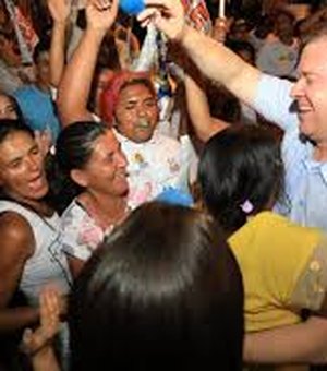 No Jacintinho, Marx Beltrão é recebido por multidão e afirma: “estamos com o povo, no caminho certo”
