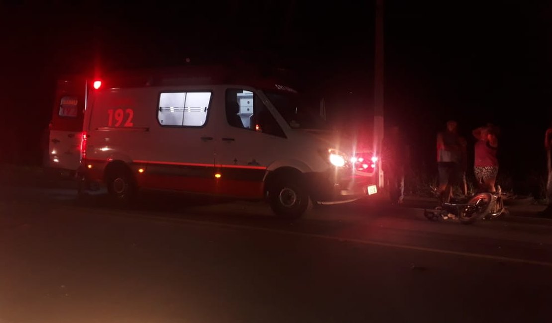 Carro capota e deixa duas pessoas feridas na rodovia AL 101 Norte