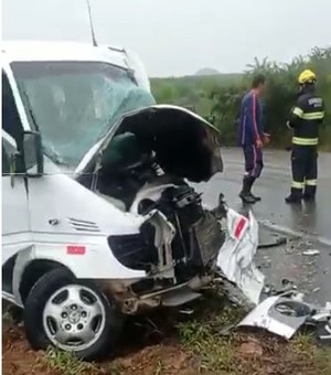 Colisão entre Van e caminhão deixa uma pessoa morta na AL 220, no Sertão de Alagoas