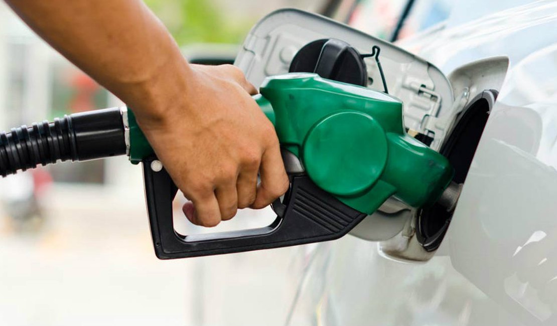 Preço médio da gasolina chega aos R$5 em Delmiro Gouveia  