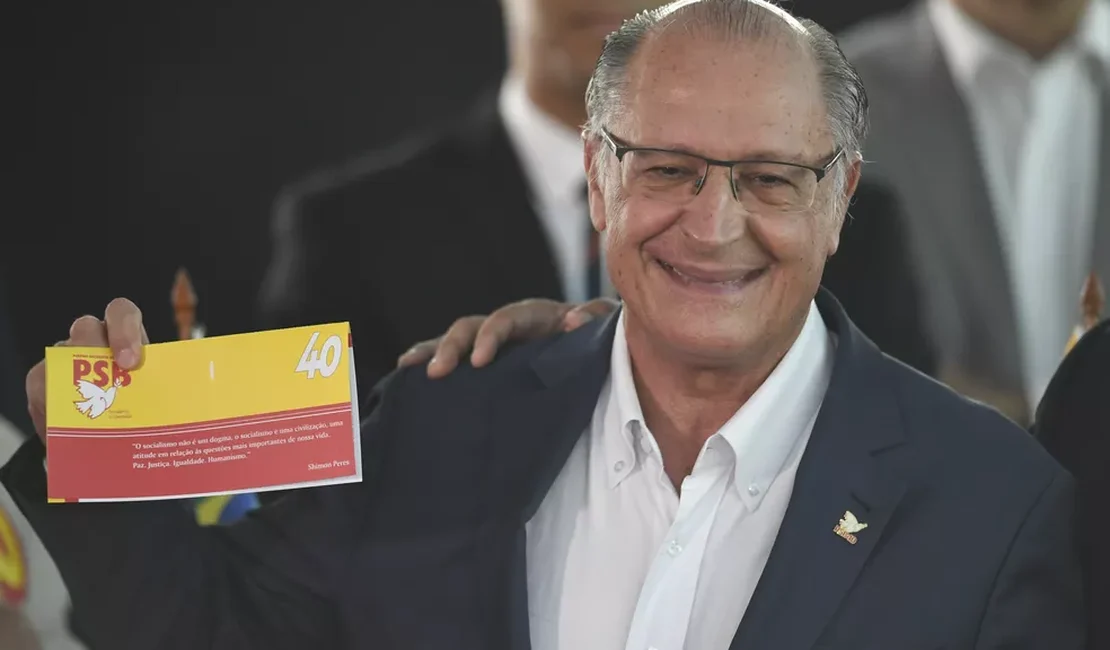 Ex-adversário de Lula, Alckmin se filia ao PSB e abre espaço para ser vice do petista