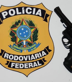 PRF prende trio por tráfico de drogas e porte ilegal de arma na BR-316