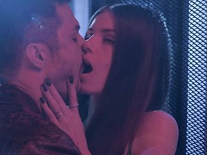 'Lambe assim': lições da pole dancer que guia cenas de Verdades Secretas 2