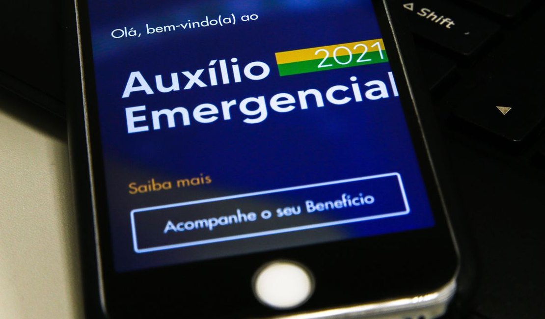 Nascidos em agosto podem sacar auxílio emergencial nesta terça