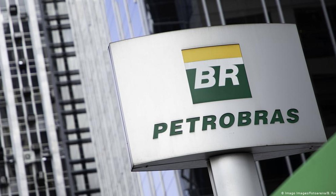 Ações da Petrobras chegam a cair quase 30% após preço do petróleo desabar