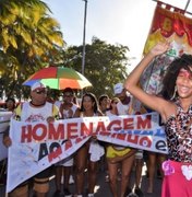 Bloco 'Nêga Fulô' arrasta multidão no Carnaval do Bicentenário na Ponta Verde