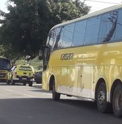 Ônibus são interceptados e passageiros têm pertences roubados na BR-101