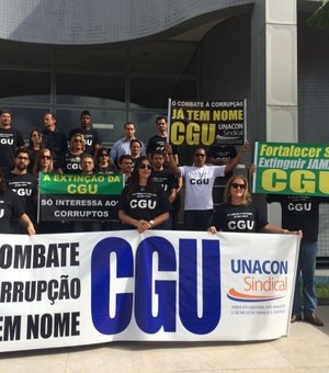 Servidores da extinta CGU realizam protesto contra extinção da marca pelo presidente Temer