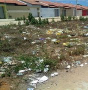 Moradores reclamam de lixo acumulado em rua do bairro Planalto, em Arapiraca