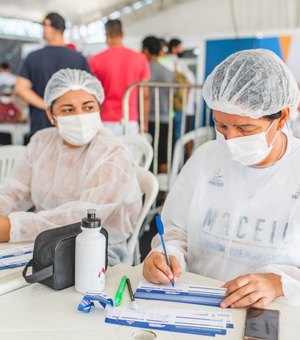 Vacinação para jovens de 18 anos segue neste domingo (22) em Maceió