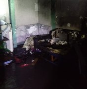 Dependente químico ateia fogo em residência no bairro da Serraria