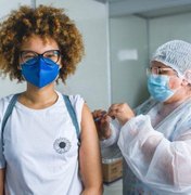 Vacinação contra a Covid-19 completa um ano em Maceió