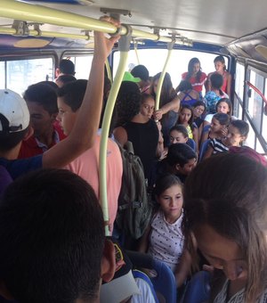 Vídeo mostra superlotação do transporte escolar e prefeito promete solucionar problema