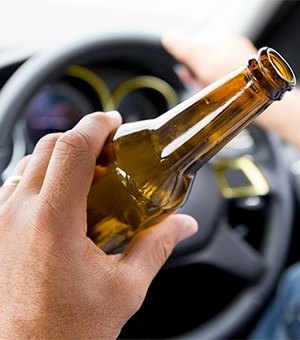 Condutor embriagado perde o controle da direção e provoca acidente na capital