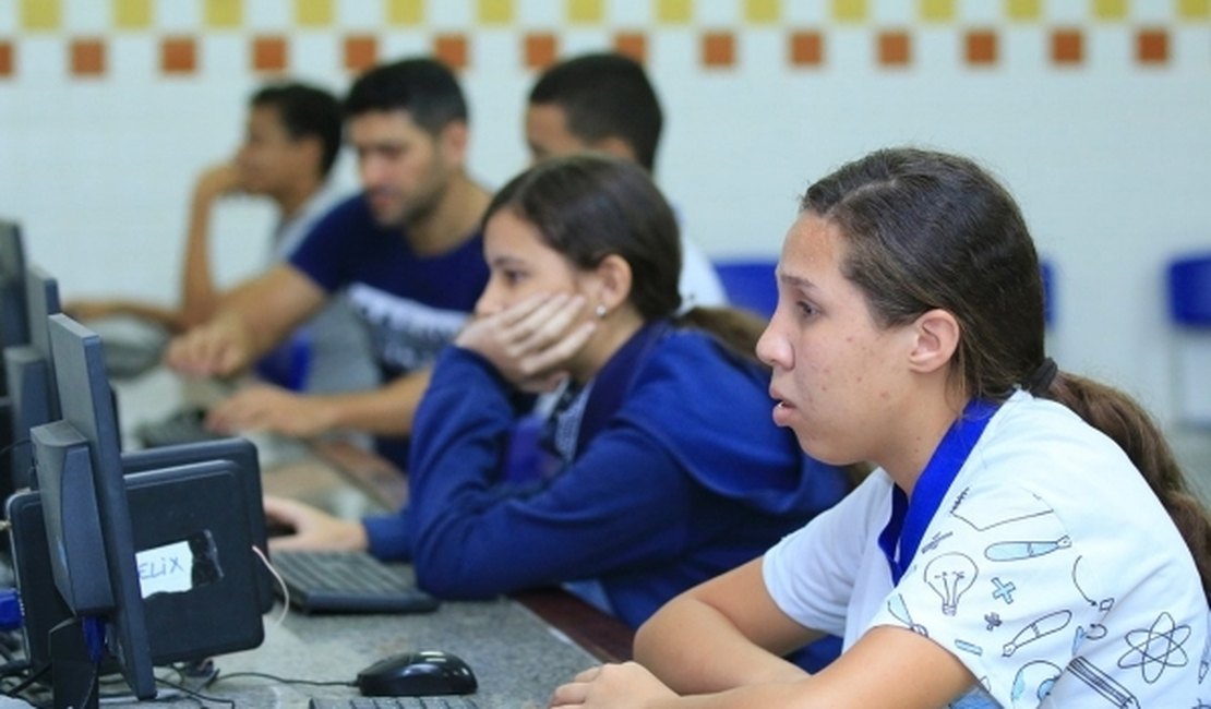 Alunos podem assistir aulas preparatórias para o Enem pela TV Educativa