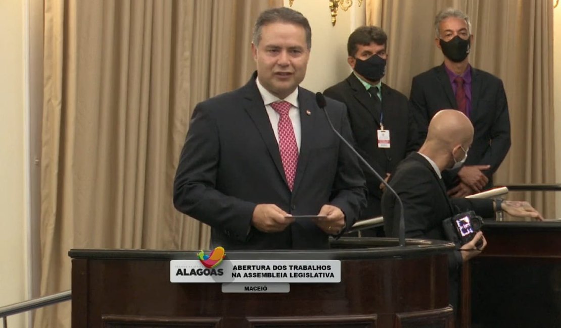 Governador anuncia concurso para Educação, Segurança e Saúde e pode rever contribuição previdenciária