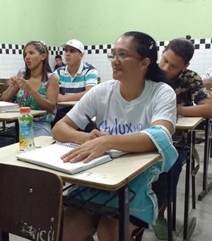 Mais de 20 mil alagoanos fazem exame para certificação dos ensinos fundamental e médio neste domingo