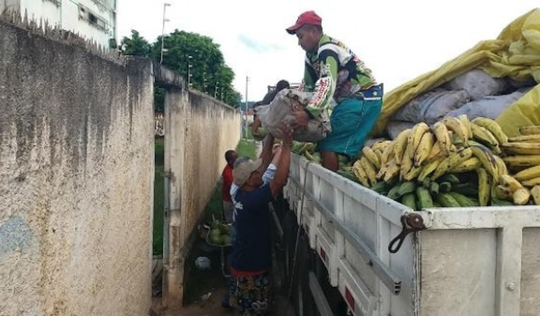 Famílias desabrigadas de Marechal Deodoro recebem 15 toneladas de alimentos