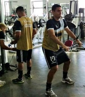 Alvinegros realizam treinos intensos no estádio e na academia