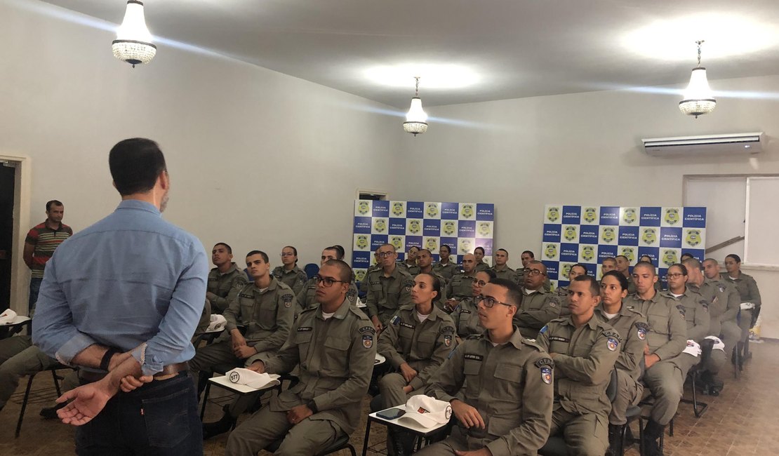 Alunos do curso de formação da PM conhecem a estrutura da Polícia Científica de Alagoas