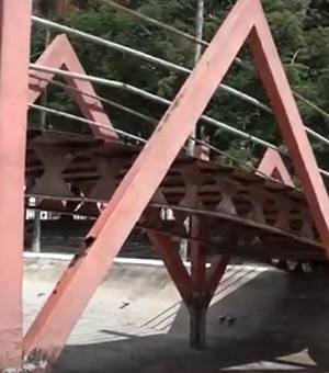 [Vídeo] Estrutura de ponte no Parque Ceci Cunha preocupa usuários do espaço de lazer