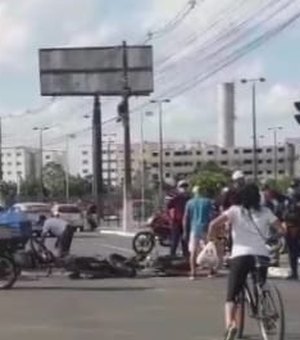 Acidente entre motos deixa dois feridos na Cidade Universitária