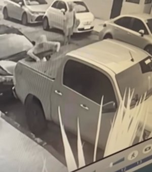 Criminosos cortam capota de caminhonetes para furtar objetos em Maceió