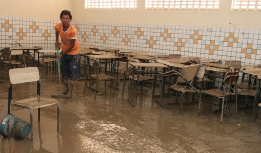 Equipes do Ministério da Educação visitam escolas atingidas pelas chuvas em Alagoas