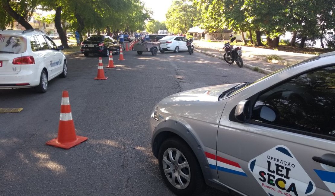 Motociclista é preso conduzindo veículo alcoolizado em Maceió